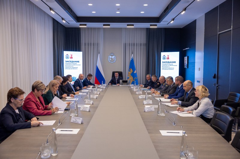 Губернатор Псковской области провел заседание межведомственной региональной комиссии по обеспечению безопасности дорожного движения